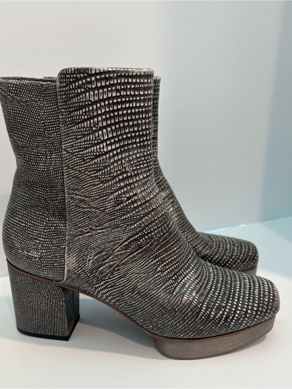 COCLICO Leather Gray Embossed Snake Skin Platform Ankle Zip Boot Size 39.5
